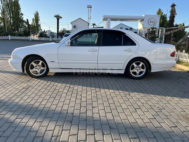 Mercedes E 240-4