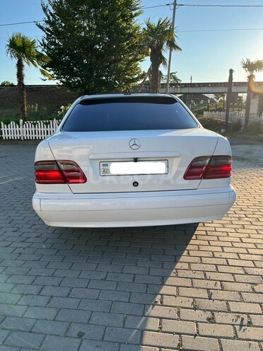 Mercedes E 240-8