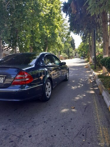 Mercedes E 240-4