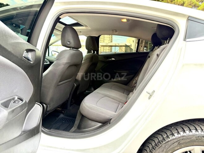Chevrolet Cruze-12