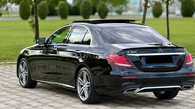 Mercedes E 300-12