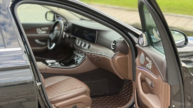 Mercedes E 300-21