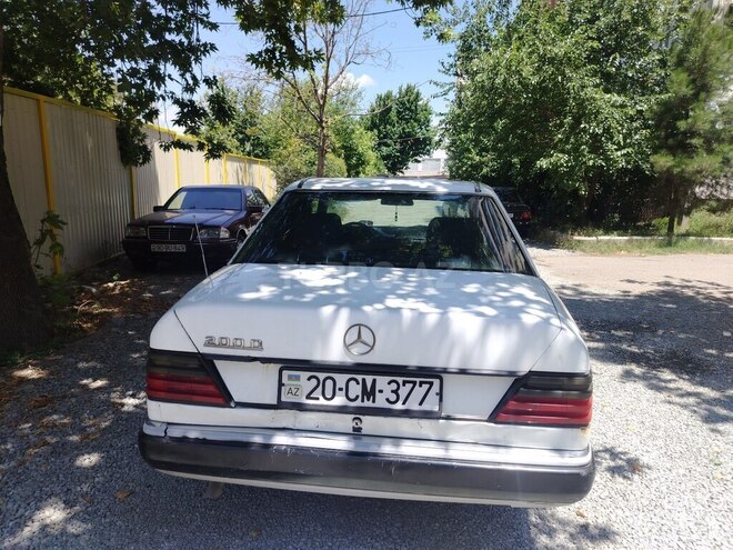 Mercedes 200 E-2