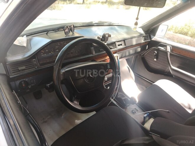 Mercedes 200 E-6