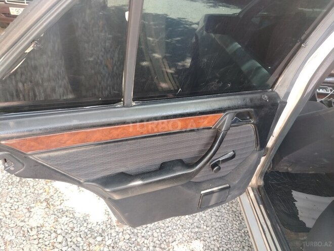 Mercedes 200 E-7