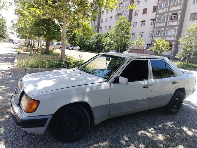 Mercedes 200 E-9