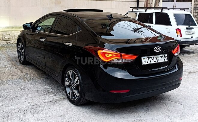 Hyundai Elantra-3