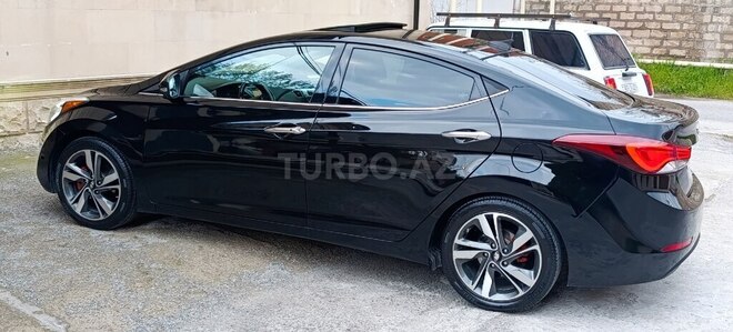 Hyundai Elantra-11