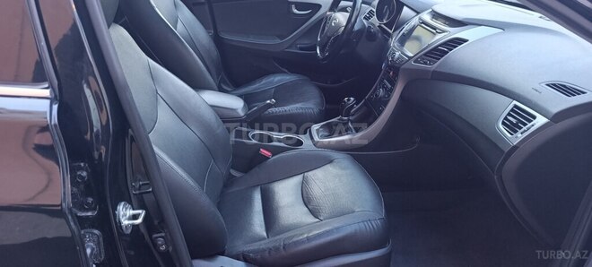 Hyundai Elantra-5