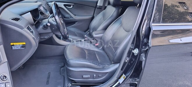 Hyundai Elantra-6
