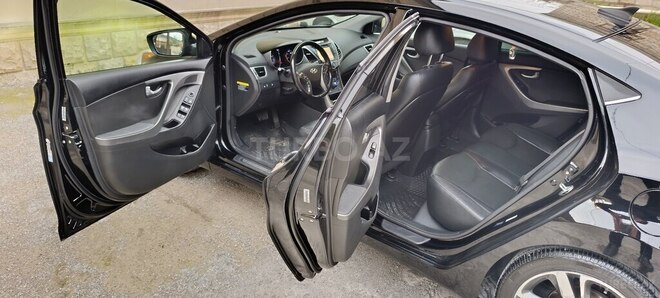 Hyundai Elantra-18
