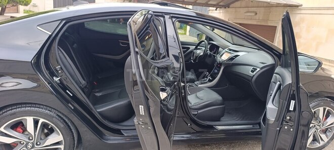 Hyundai Elantra-17