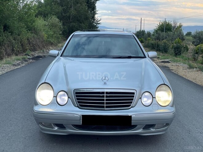 Mercedes E 280-1