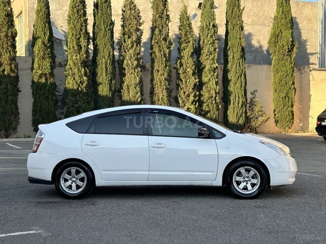 Toyota Prius-12