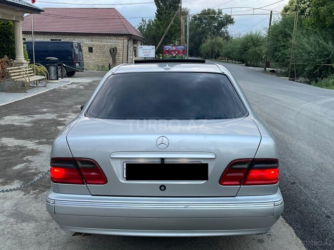 Mercedes E 280-4