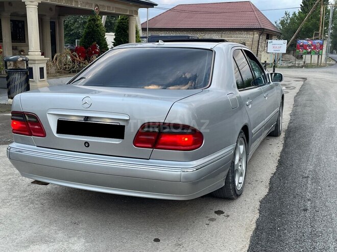Mercedes E 280-6