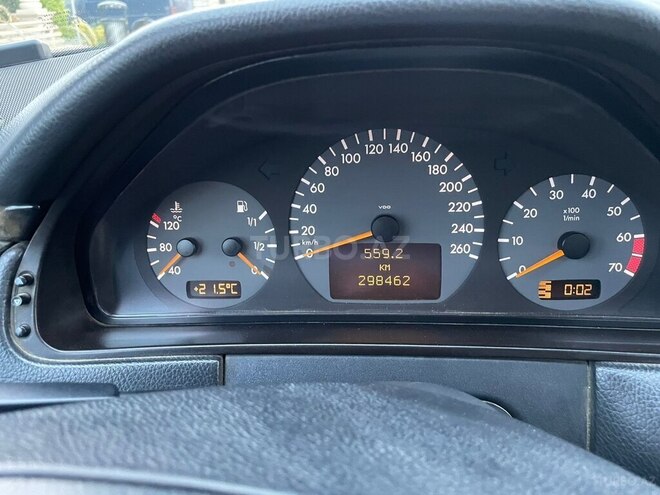Mercedes E 280-8