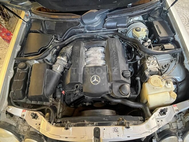 Mercedes E 280-9