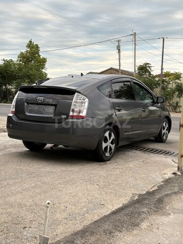 Toyota Prius-5
