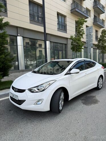 Hyundai Elantra-1