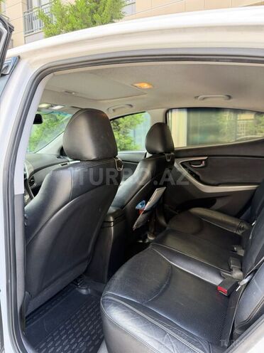 Hyundai Elantra-5