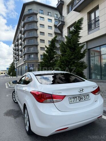 Hyundai Elantra-4