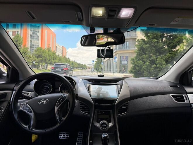Hyundai Elantra-7