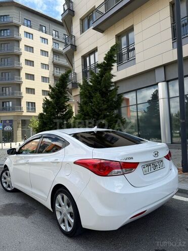 Hyundai Elantra-3