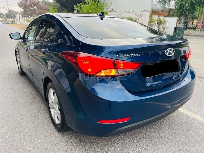Hyundai Elantra-8