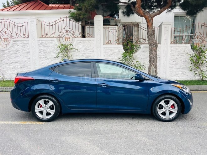 Hyundai Elantra-4