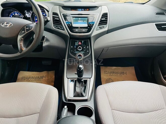 Hyundai Elantra-10