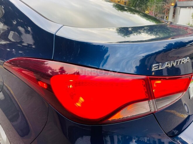Hyundai Elantra-13