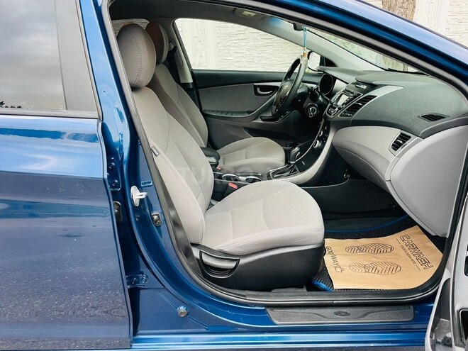 Hyundai Elantra-11