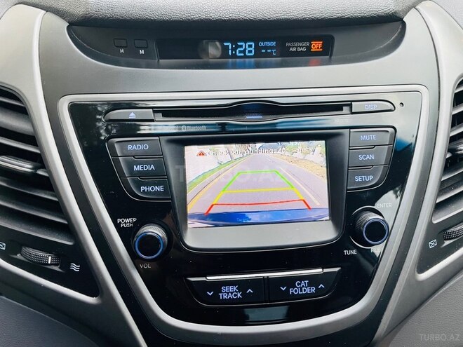 Hyundai Elantra-15