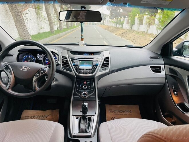Hyundai Elantra-17