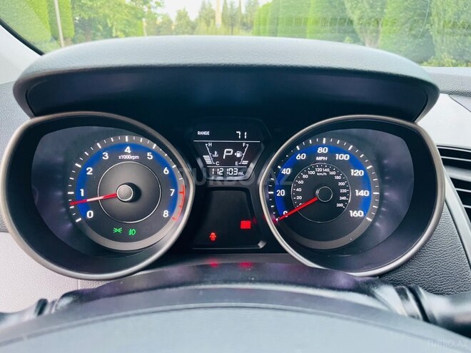 Hyundai Elantra-20