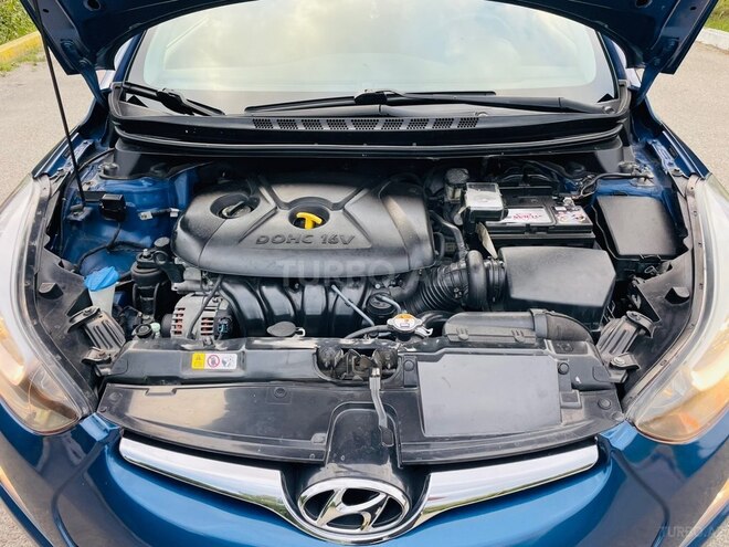 Hyundai Elantra-21