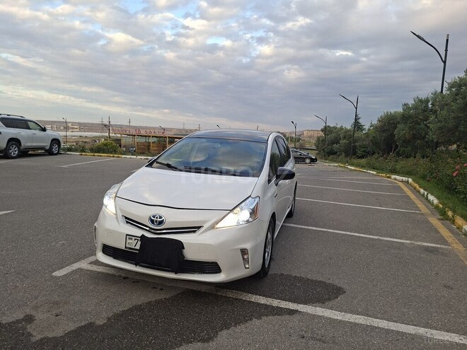 Toyota Prius V-4