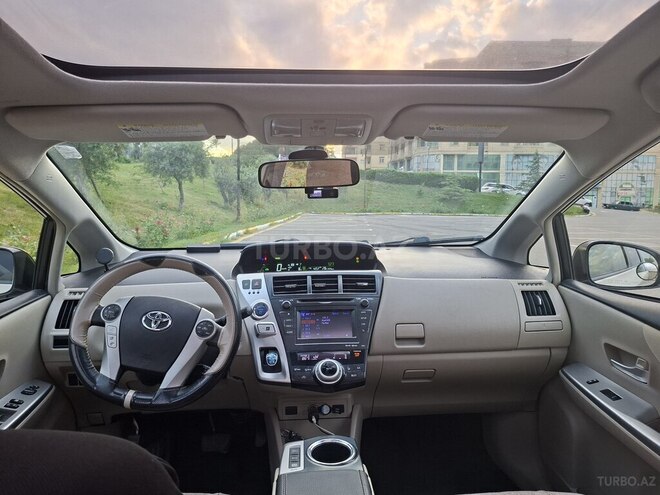 Toyota Prius V-12