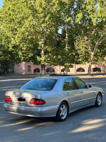 Mercedes E 240-2