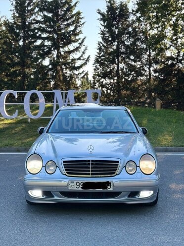 Mercedes E 240-1