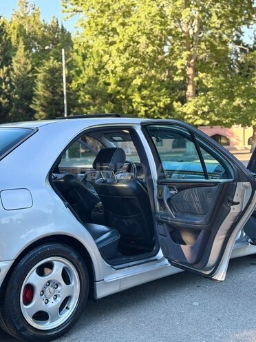 Mercedes E 240-7