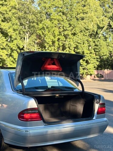 Mercedes E 240-8