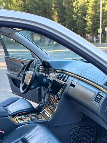 Mercedes E 240-9