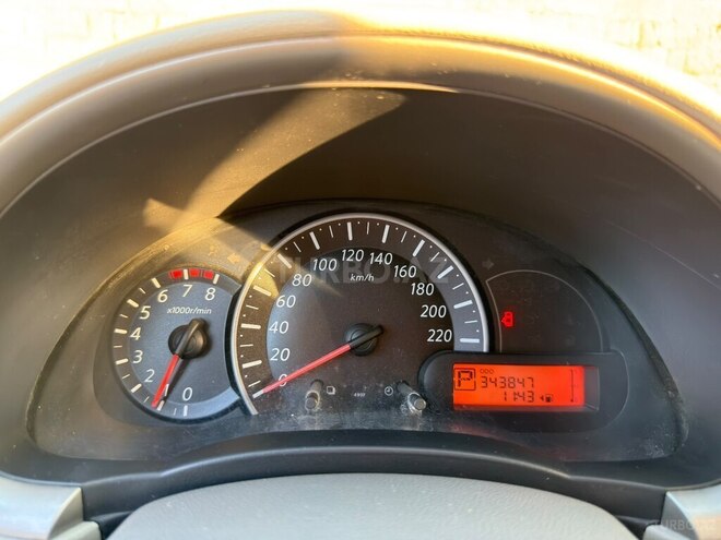 Nissan Micra-12