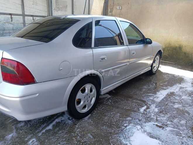 Opel Vectra-4