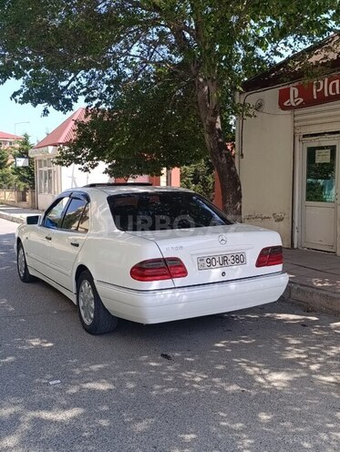 Mercedes E 280-4