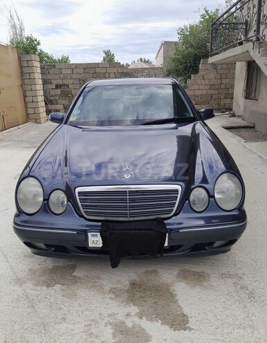 Mercedes E 220-1