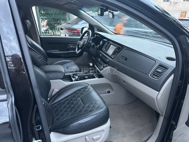 Kia Carnival-4