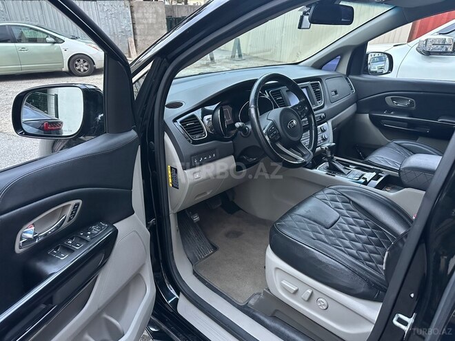 Kia Carnival-7